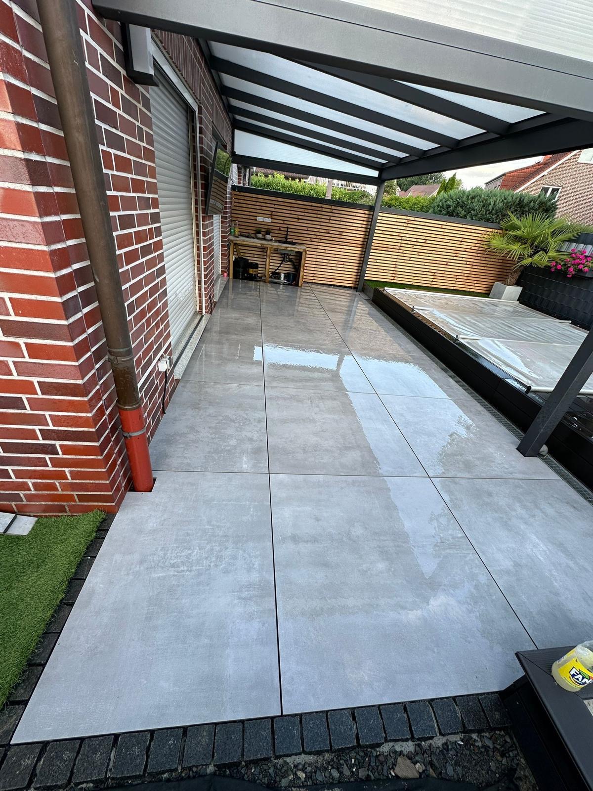 Terrasse mit Überdachung